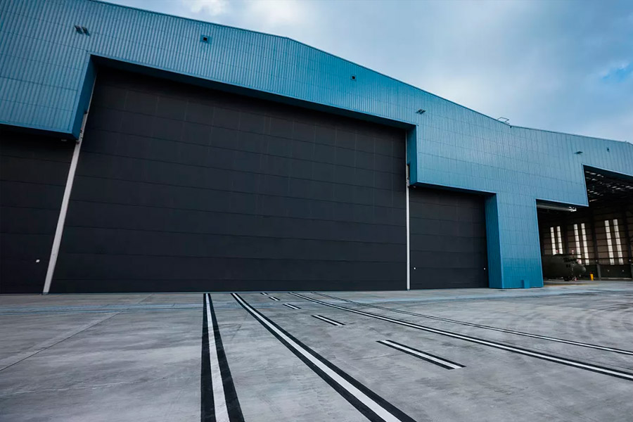 Puertas-de-hangar-01-900x600