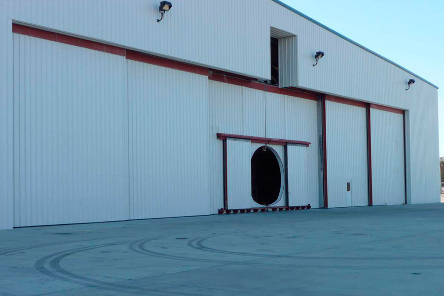 Puertas-de-hangar-02-900x600